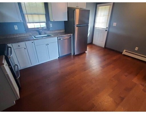 Foto del edificio - 163 Long Pond Dr