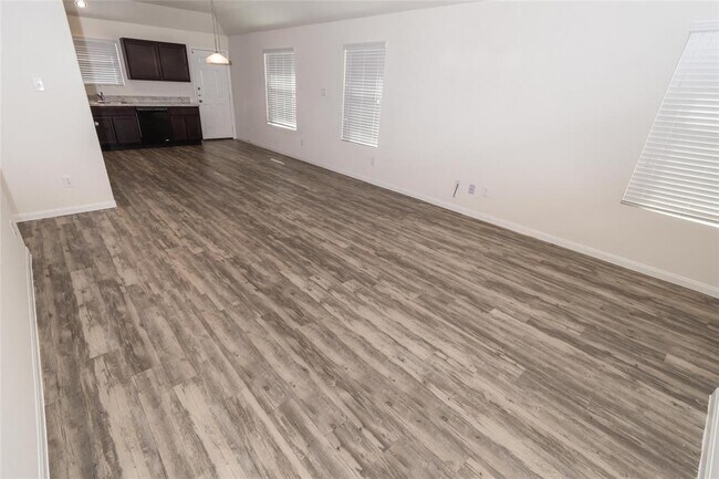Foto del edificio - 5807 Kyle Cove Dr