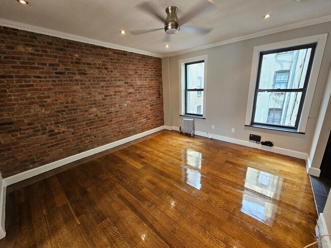 Foto del edificio - 338 E 100th St