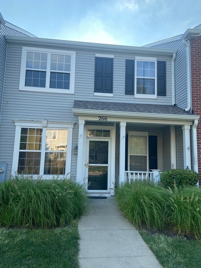 Building Photo - 266 Springbrook Trail S