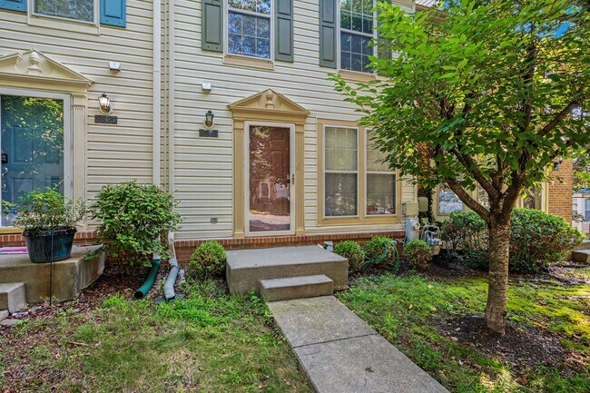 Foto del edificio - 9818 Sherwood Farm Rd