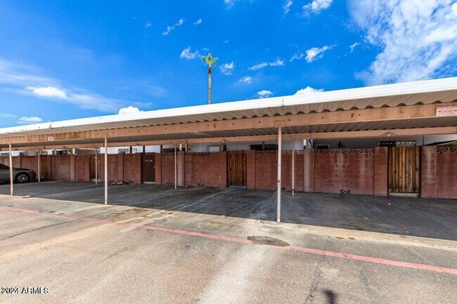 Building Photo - 6812 N 35th Ave
