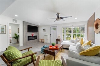 Building Photo - 2123 Holiday Ln