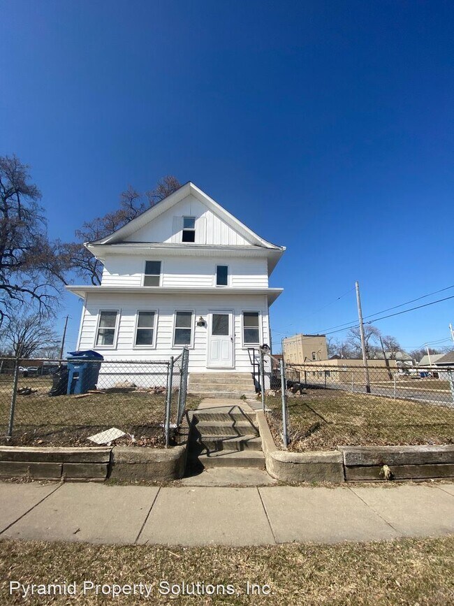 Building Photo - 4 br, 2 bath House - 1554 Capitol Ave