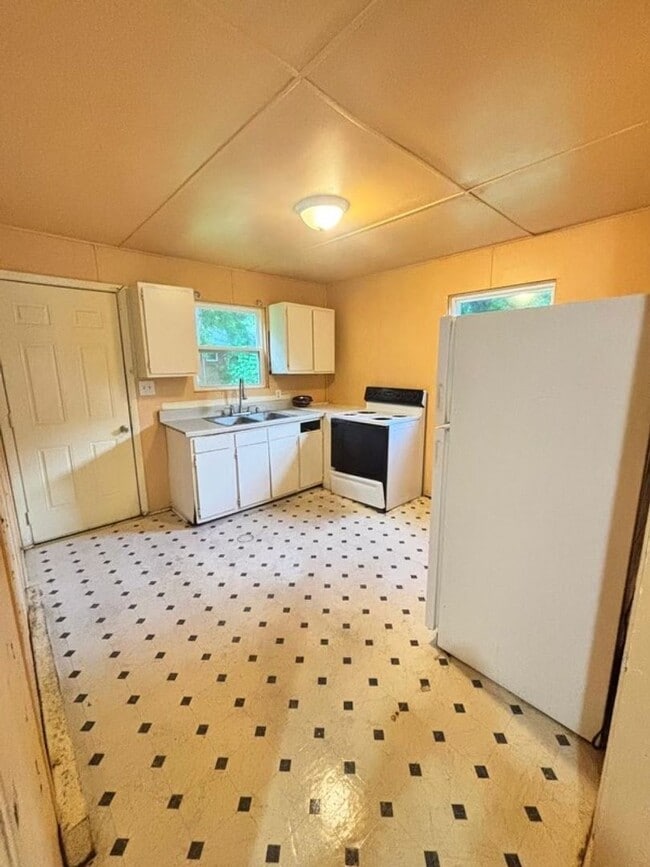 Foto del edificio - HIGH POINT - 2 BDRM/1 BATH