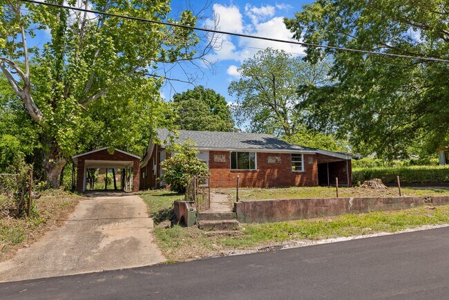 Building Photo - 108 E Ann Dr SW