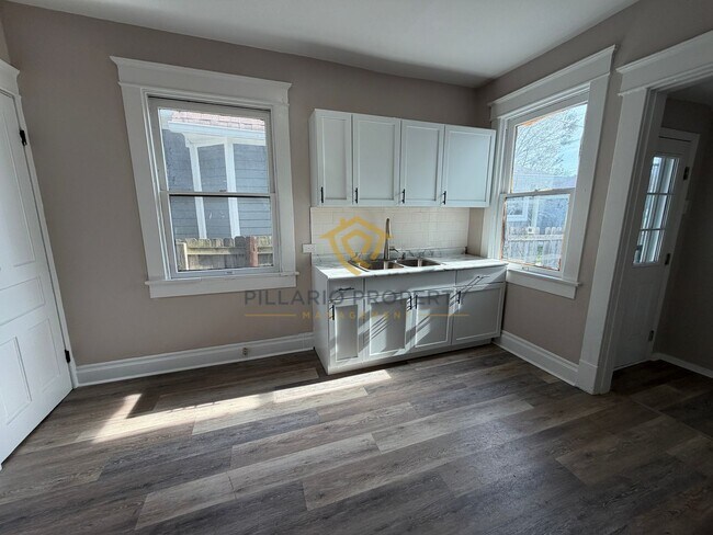 Foto del edificio - Large 4 bedroom Home in THe Monon Yard Neighborhood, Available NOW!
