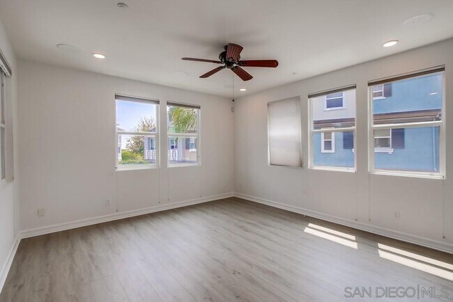 Foto del edificio - 2978 Beachwood Blf Wy