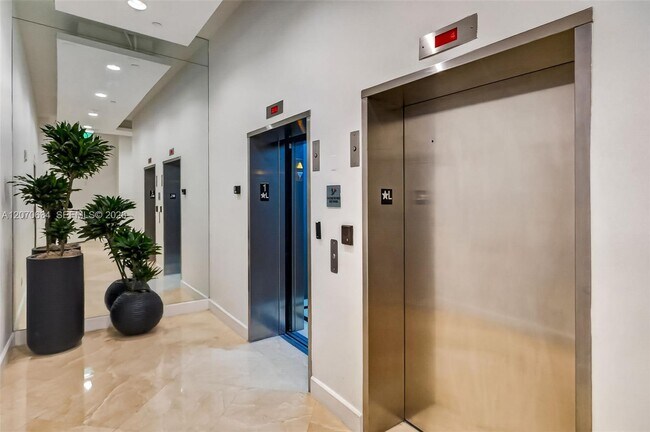 Foto del edificio - 350 NE 24th St