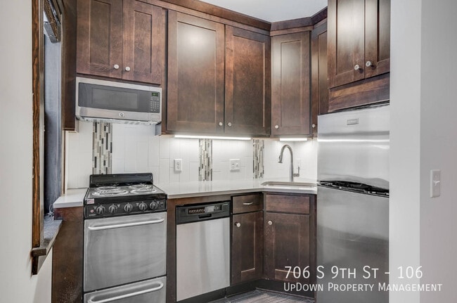 Building Photo - 706 S 9th St