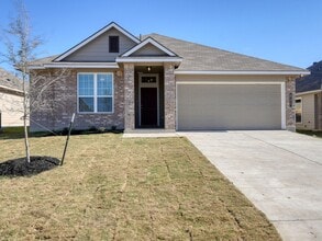 Building Photo - 627 Fallbrook Dr