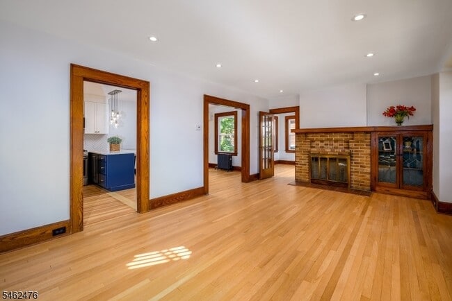 Building Photo - 160 Clairmont Terrace
