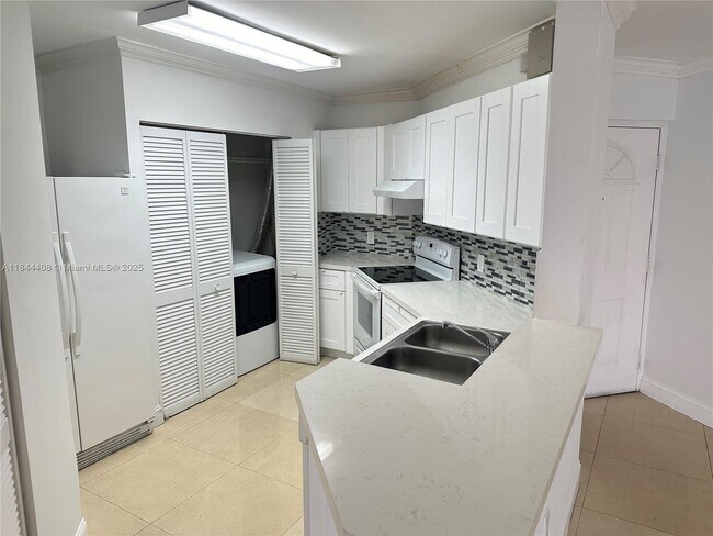 Foto del edificio - 6292 NW 186th St