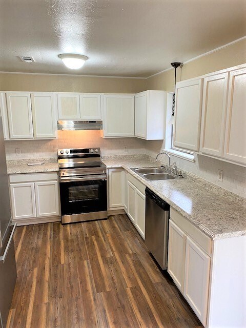 Building Photo - 204 Hardesty Dr