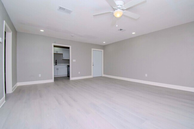 Foto del edificio - 1313 Eagleview Dr
