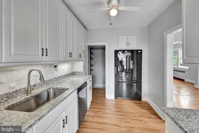 Building Photo - 427 Hopkins Rd