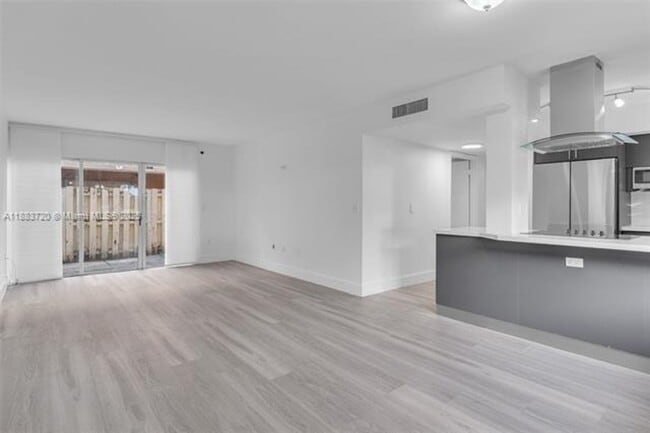 Building Photo - 6235 SW Kendale Lakes Cir
