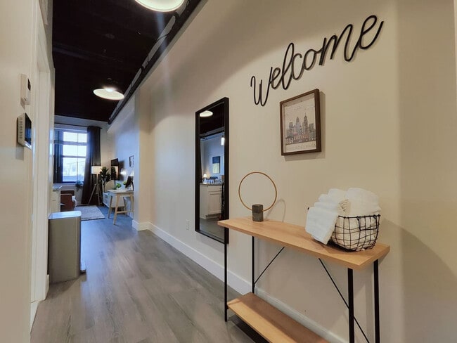 Building Photo - 212 W Roberts Ave