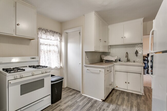 Foto del edificio - 362 Goodrich Ave