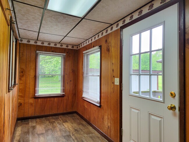 Foto del edificio - 189 W Maple Grove Rd