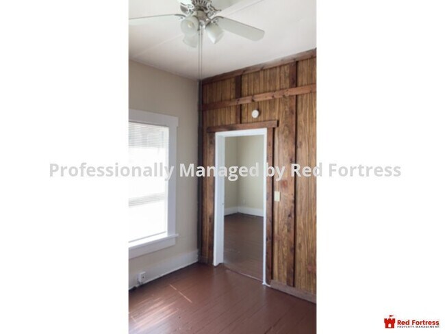 Building Photo - 3810 Desoto Ave