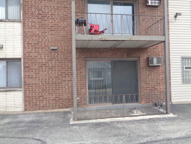 Building Photo - 5724 W 111th St