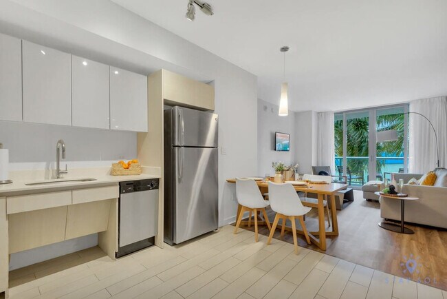 Building Photo - 2602 E Hallandale Beach Blvd