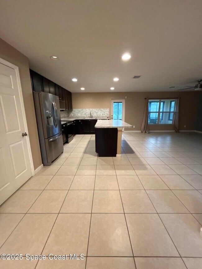 Foto del edificio - 1334 Lotus St SE