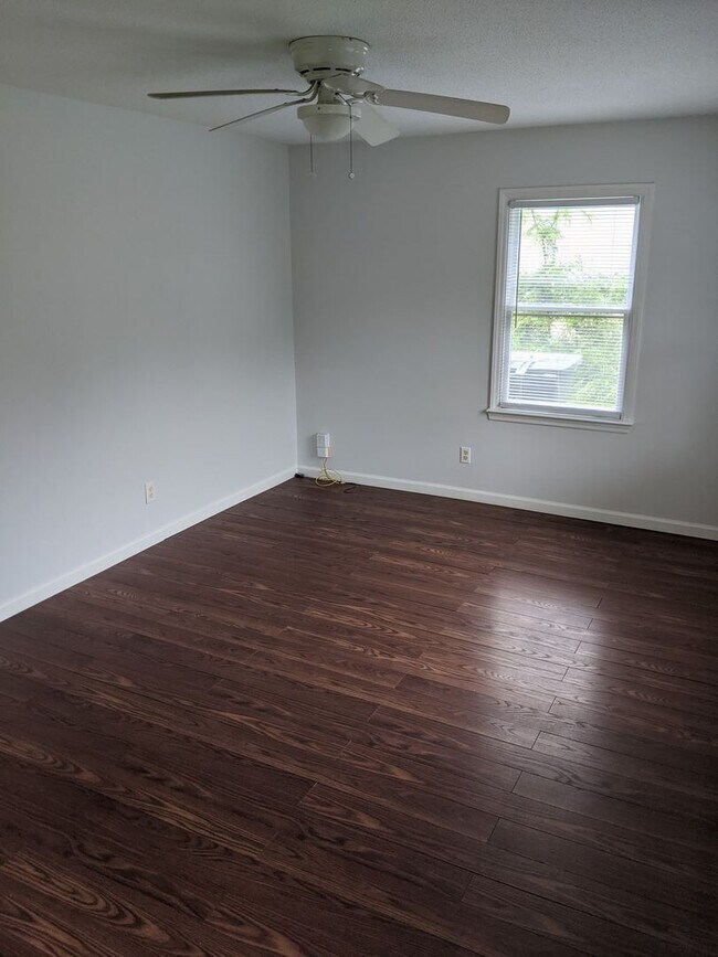 Building Photo - 105 Starlite Drive