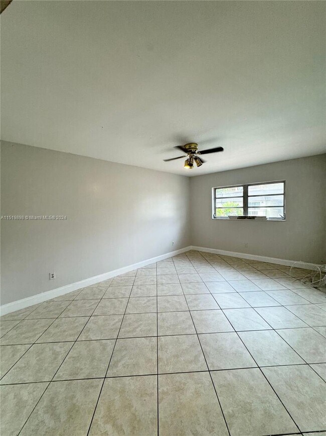 Building Photo - 9370 SW 87th Ave MIAMI, FL 33176