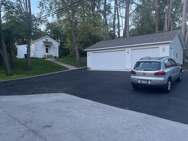 3-Car Garage - 1005 Algonquin Road