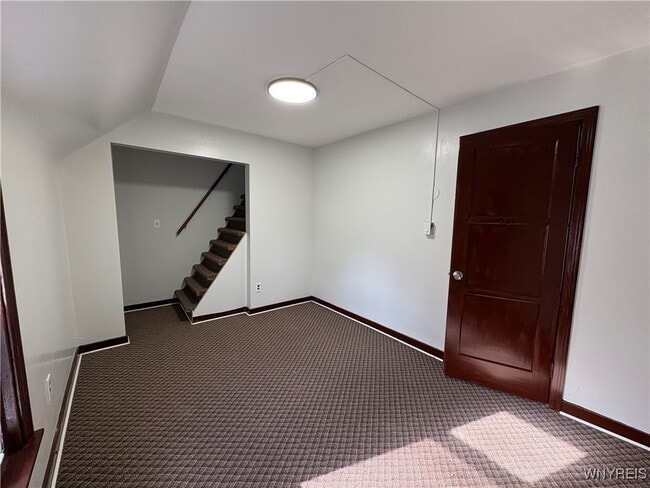 Foto del edificio - 143 Reo Ave