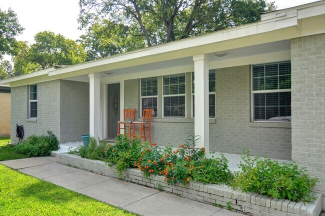 Foto del edificio - 5421 Fursman Ave