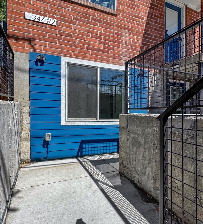 Foto del edificio - Fully Renovated MidTown Duplex with Parking!