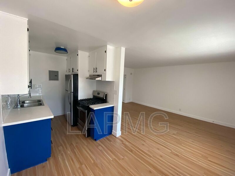 Foto principal - 511 S Verdugo Rd