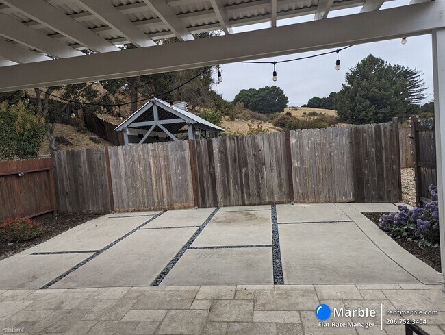 Building Photo - 2 br, 1.5 bath Townhome - 3951 Malcolm Ave...