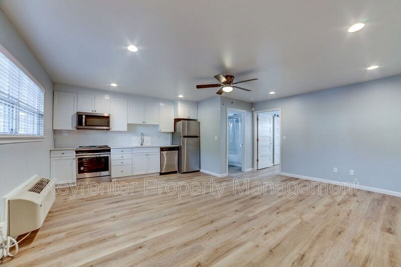 Primary Photo - 2432 E 10th St
