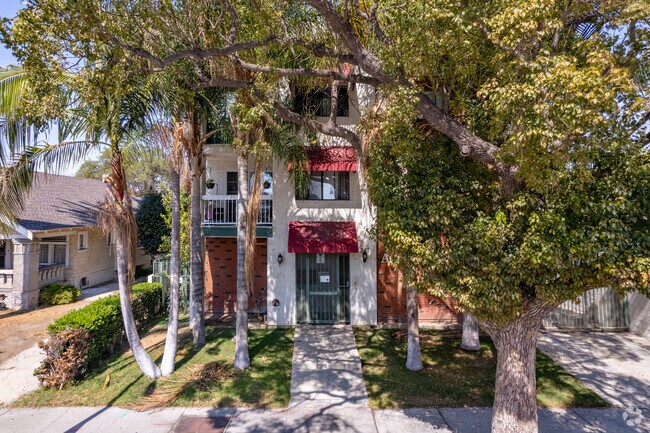Building Photo - 317 W Acacia Ave