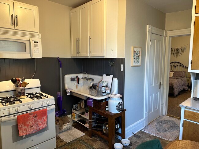 Building Photo - 131 E Oklahoma Ave