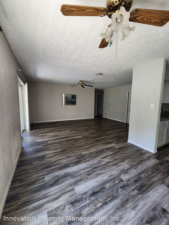 Building Photo - 3 br, 2 bath House - 221 Loch Low Dr