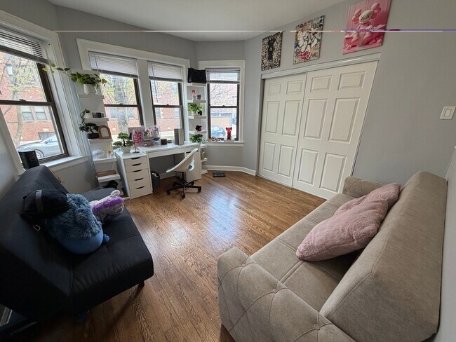 Foto del edificio - 3219 W Balmoral Ave