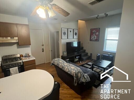 Foto del edificio - 3037 N Southport Ave