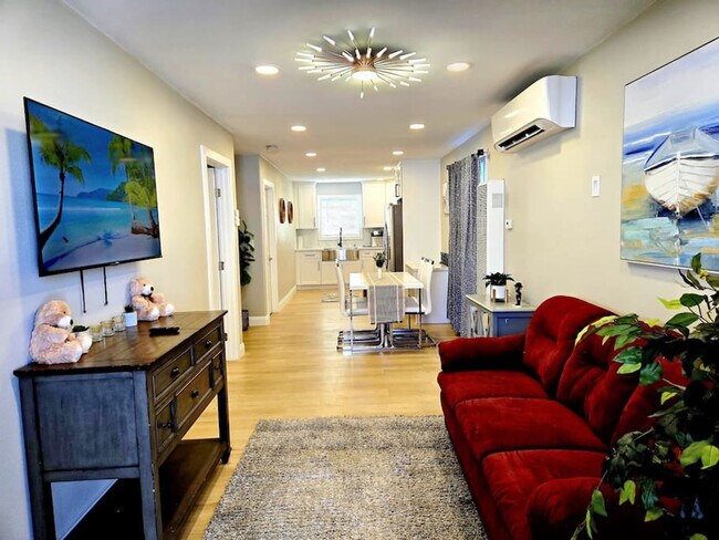 Foto del edificio - 8354-56 Adams St