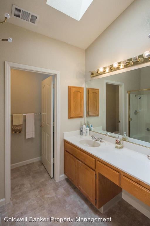 Building Photo - 1220 Golden Gate Trail