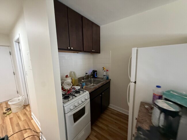 Building Photo - 1039 College Ave