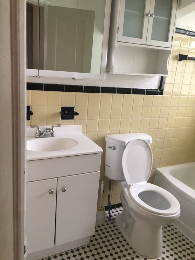 Building Photo - 20037 Schaefer Hwy