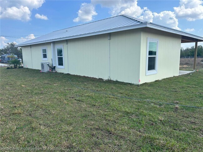 Foto del edificio - 6425 Okinawa Ave