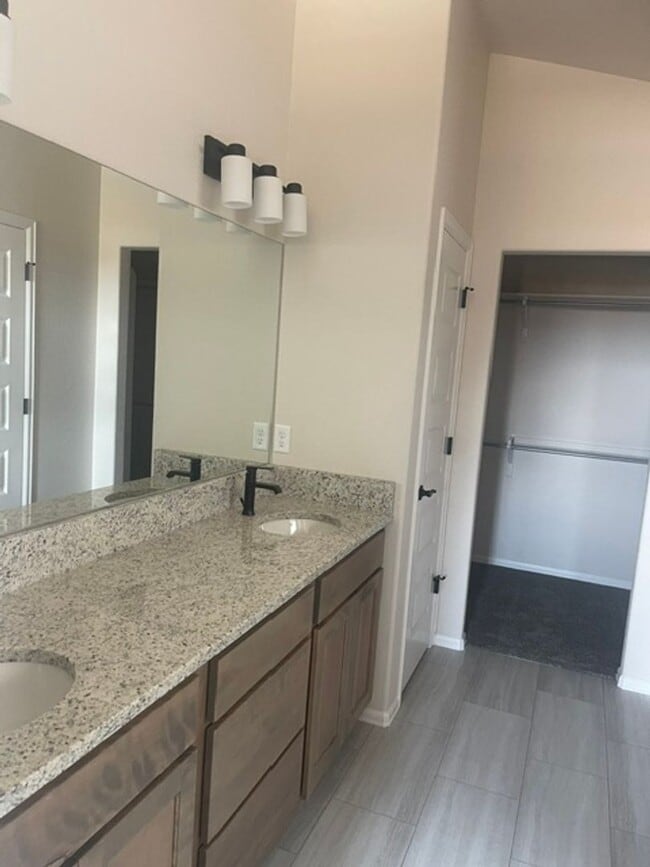 Building Photo - ALL PROSPECTIVE TENANTS MUST SUBMIT A $58 NON-REFUNDABLE APPLICATION FEE PER APPLICANT ONLINE AND...