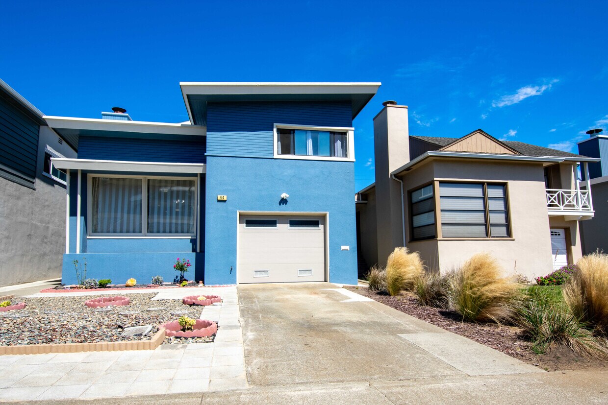 44 Eastgate Dr, Daly City, CA 94015 Condo for Rent in Daly City, CA