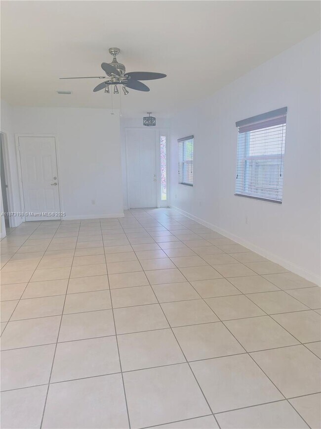 Foto del edificio - 3114 SE 3rd Dr